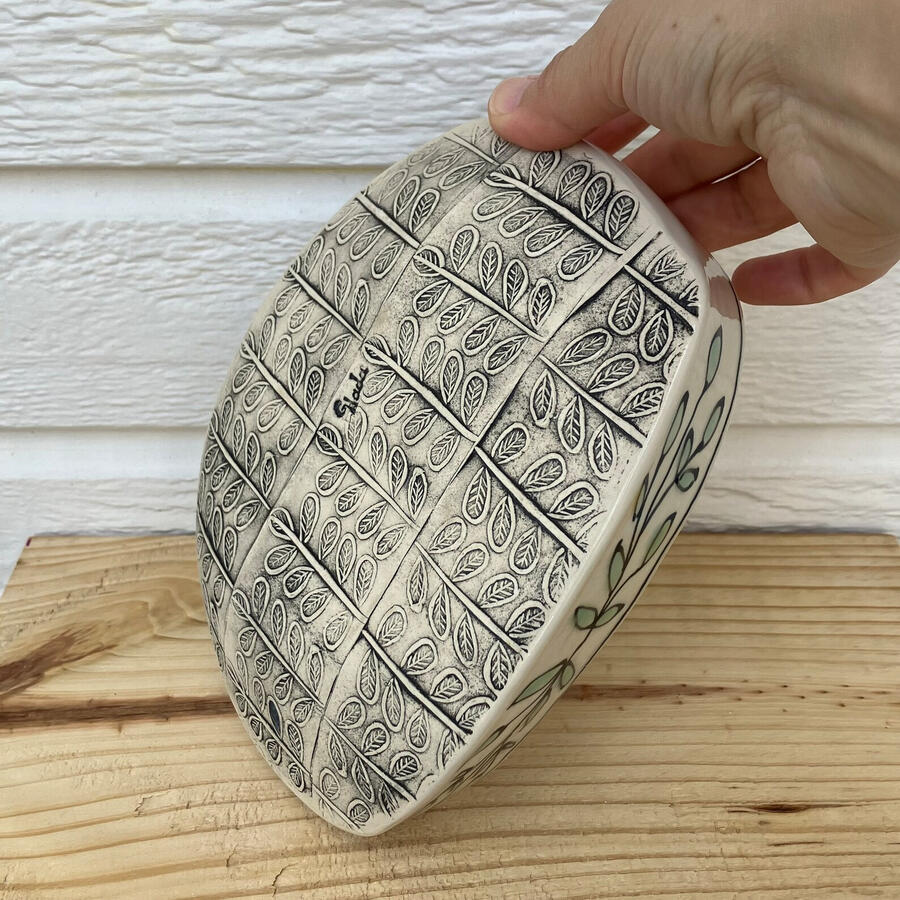 Bottom fun snack dish